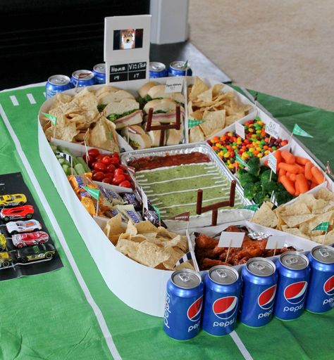 Snack Stadium Tutorial.  Learn how to make this super easy Snack Stadium with working jumbotron. #GameDayGlory #ad Snack Stadium Diy, Super Bowl Snack Stadium, Snack Stadium, Healthy Superbowl Snacks, Football Snacks, Diy Snacks, Night Food, Superbowl Snacks, Game Day Snacks