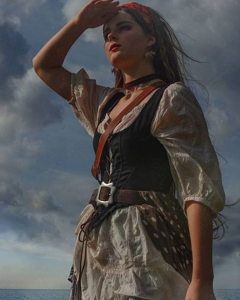 🌒 𝕰𝖒𝖎𝖑𝖎𝖏𝖆 𝕶𝖑𝖊𝖒𝖐𝖆𝖎𝖙𝖊 🌘 on Instagram: “🌊 through the seas 🌊 • Call me the master of Photoshop. • • • #piratesofthecaribbean #priate #piratecostume #pirateaesthetic #piratecore…” Pirate Vibes, Pirate Core, Caribbean Outfits, Pirate Aesthetic, Girl Pirates, Pirate Dress, Pirate Books, Pirate Halloween Costumes, Nautical Aesthetic