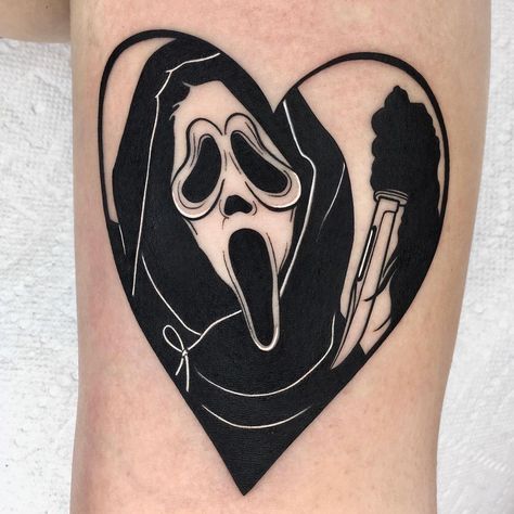 𝕹𝖆𝖙𝖊 𝕷𝖆𝖎𝖗𝖉 on Instagram: “. . . . . . #ghostface#ghostfacetattoo#scream#scream5#screamtattoo#hearttattoo#armtattoo#blacktattoo” Tattoos Ghostface, Ghostface Scream, Movie Tattoo, Movie Tattoos, Scary Tattoos, Tattoo Zeichnungen, Spooky Tattoos, Heart Tattoo Designs, Horror Tattoo