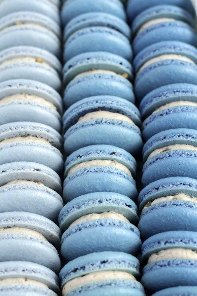 Blue Cooking Aesthetic, Light Blue Macarons, Dusty Blue Macarons, Blue And White Macarons, Blue Macaroons Aesthetic, Baby Shower Macarons Boys, Blue Macarons Aesthetic, Blue Baked Goods, Blue Dessert Ideas