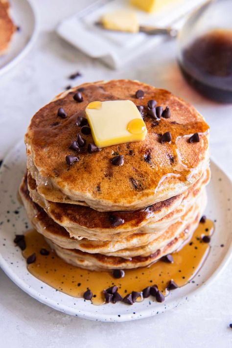 The BEST Chocolate Chip Pancakes Recipe! Easy to make, so fluffy and perfect for breakfast or brunch! My kids ask for these pancakes all the time!! Pancakes Recipe Easy, Chocolate Chip Pancakes Recipe, Freeze Pancakes, Best Chocolate Chip, Oatmeal Pancakes, Chocolate Chip Pancakes, Pancakes Ingredients, Air Fryer Recipes Chicken, Buttermilk Pancakes