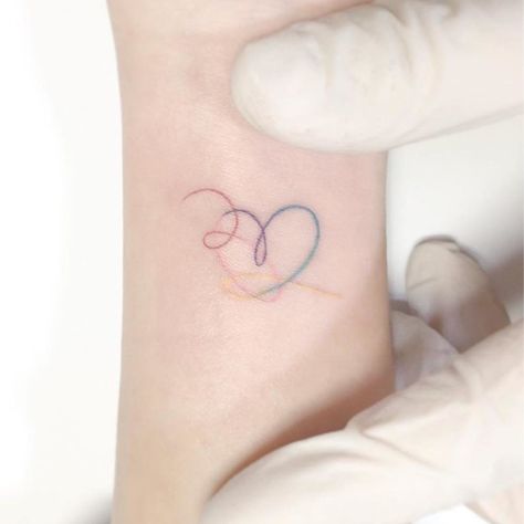 BTS inspired tattoos...The trademark scribble heart from Love Yourself Answer Bts Inspired Tattoos, Design Tatuaje, Scribble Heart, Kpop Tattoos, Phönix Tattoo, Love Yourself Tattoo, Army Tattoos, Bts Tattoos, Shape Tattoo