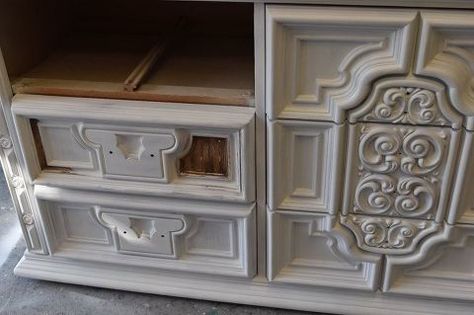 updating a crappy 1970 s ornate dresser lots of tips and how to s , diy, how to, painted furniture 70s Dresser, Cedar Headboard, Ornate Dresser, Chalk Paint Chairs, Repurpose Furniture, Antique Side Table, Painted Drawers, Favorite Paint Colors, Diy Furniture Renovation