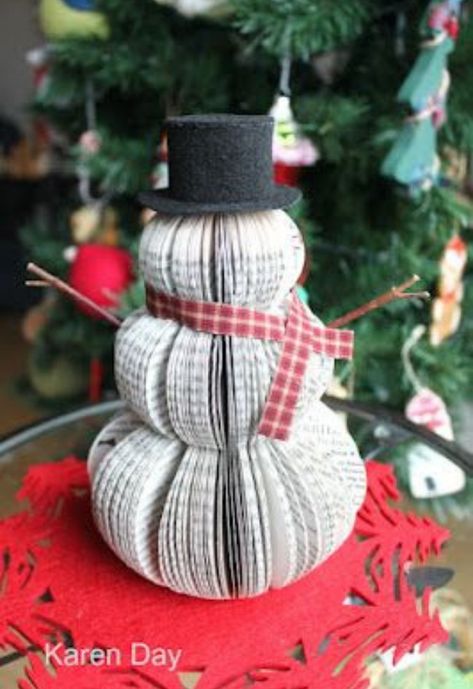 book carved snowman Book Snowman, Old Book Crafts, Paper Christmas Decorations, Recycled Book, Diy Snowman, Christmas Crafting, Snowman Crafts, Book Folding, Winter Crafts