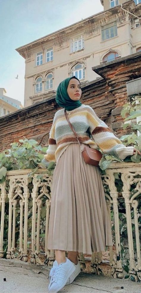 2024's Top 15 Muslim Outfit Ideas: Trendsetting Modest Fashion & Style Guide Hijab Fashion Outfits, Modest Muslim Fashion, Fashion Hijab Style, Modest Outfits Muslim, Modest Girly Outfits, Muslim Outfit, Outfits Muslim, Morocco Marrakech, Marrakech Travel