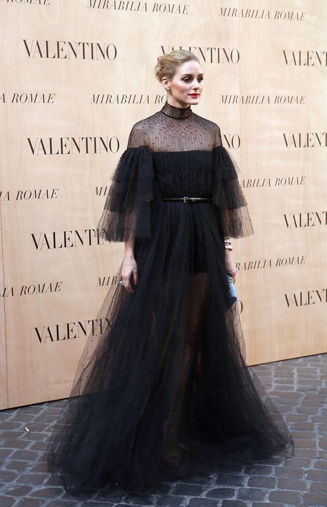 A dreamy Valentino gown for the Valentino Haute Couture show in July 2015. Stile Olivia Palermo, Unique Gowns, Olivia Palermo Outfit, Estilo Olivia Palermo, Valentino Gowns, Valentino Fashion, Valentino Haute Couture, Olivia Palermo Style, Valentino Couture