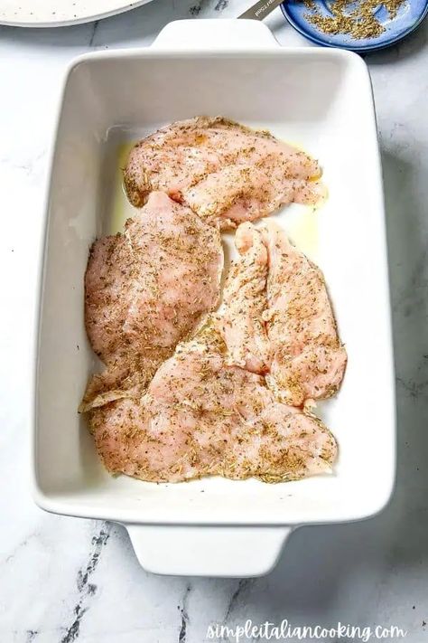 Easy Dry Italian Seasoning Chicken Recipe: Baked or Skillet - Simple Italian Cooking Italian Seasoning Chicken, Italian Seasoning Recipe, Seasoning Chicken, Chicken With Italian Seasoning, Oven Chicken, Italian Cooking, Seasoning Mixes, Chicken Seasoning, Italian Seasoning