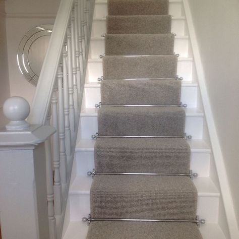 Use Stair Treads Carpet And Keep Your Stair Clean! - Decorifusta Stairs Runners, Small Hallway Decorating, Grey Stair Carpet, Carpet Diy, Carpet Staircase, Entryway Decor Small, Staircase Runner, Escalier Design, Hallway Inspiration