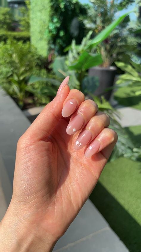 Cute Nail With Initial, Cute Almond Nails With Initials, Nail Initials Design Short, Nail J Initial, Cute J Initial Nails, Simple Nails With J Initial, Almond Shaped Nails With Initial, Initial Heart Nails, Acrylics With J Initial Nails