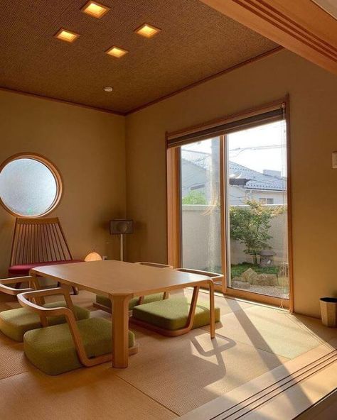 How Long Do Tatami Mats Last? A Complete Guide Japanese Dining Room, Kurokawa Onsen, Japanese Living Room, Tatami Room, Japanese Home Design, Japanese Dining, Japanese Style House, Japanese Room, Tatami Mat