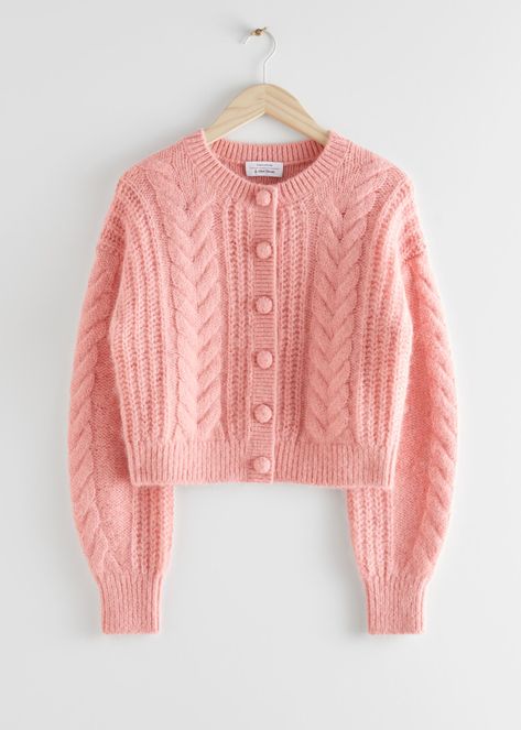 Укороченный вязаный свитер на пуговицах Cardigan Design, Sweater Trends, Pink Cardigan, Cable Knit Cardigan, Cardigan Sweaters For Women, Sweater Design, Fashion Story, Cropped Cardigan, Crochet Sweater