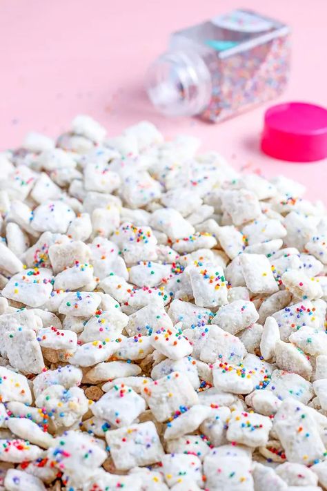 Funfetti Puppy Chow Recipe - DIY Muddy Buddies - Sweets & Treats Blog Puppy Chow With Sprinkles, Gabbys Dollhouse Snack Ideas, Sprinkle Puppy Chow, Gabby Dollhouse Party Snacks, Gabby Dollhouse Party Treats, Gabbys Dollhouse Birthday Party Treats, Pastel Food Ideas, Sprinkle Party Food, Gabby's Dollhouse Party Food