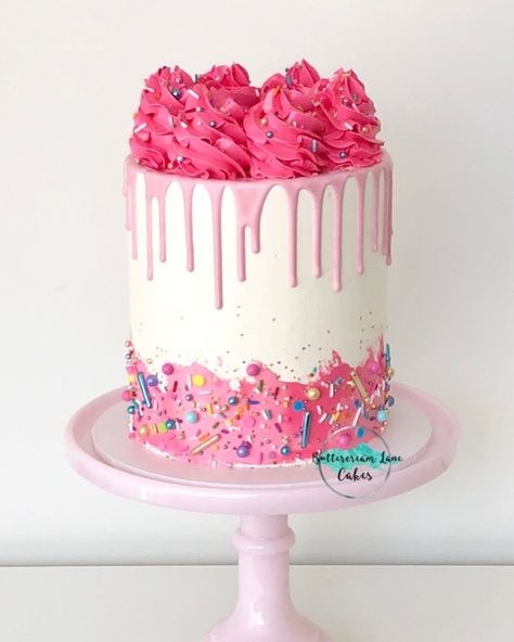 Bubblegum Pink Sprinkle Cake circus animal cookie Pink Sprinkle Cake, Pink Cakes, Buttercream Birthday Cake, Bolo Barbie, Sprinkle Cake, Drip Cake, Rainbow Sprinkles, Almond Cakes, Pink Cake