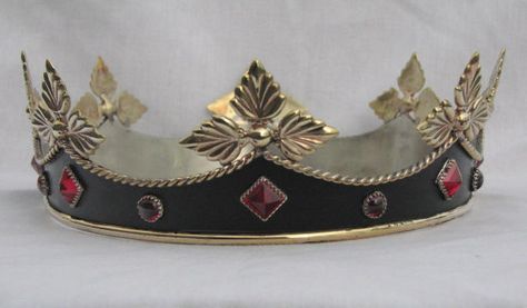 from dragonsjewels.com Male Circlet, King Crown Aesthetic, Fantasy Crown, Crown Aesthetic, Sparkly Accessories, Felt Crown, Fire And Blood, Metal Crown, Beautiful Tiaras