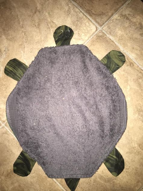 Saw these in a FB group and love them! Kitchen Turtle Mop: Place turtle on the floor/ and please don't kick him out the door/ He is here to help you with the task of/ Mopping spills that splashed/ So place your foot upon his back and/ Push him round and round like that/ And when the spill is no more just/ leave him on the floor. Turtle Mop, Stitches Sewing, Yarn Sewing, Floor Mop, Crochet Turtle, Sewing Stitches, Fabric Yarn, Easy Sewing Projects, On The Floor