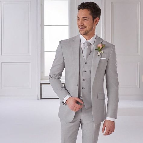 Men Suits Style Wedding, Light Grey Suits Wedding, Light Grey Suit Men, Wedding Suits Men Grey, Light Gray Wedding, Groom Suit Grey, Grey Suit Wedding, Bridal Dresses Vintage, Grey Tuxedo