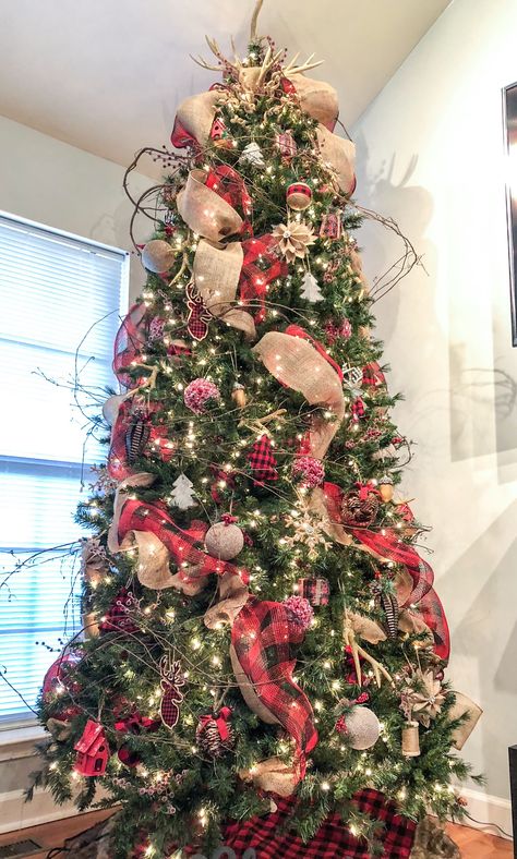 Deer Antler Christmas Tree, Christmas Tree Inspiration Rustic, Antler Christmas Tree, Antler Christmas, Buffalo Plaid Christmas Tree, Snickerdoodle Cookies, Tree Themes, Buffalo Check Christmas, Plaid Christmas Tree