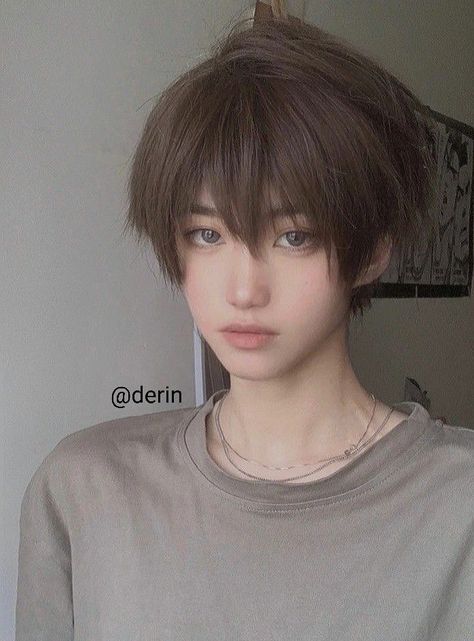 Asian Tomboy Haircut, Gay Haircut, Tomboy Haircut, Ulzzang Short Hair, Short Hair Tomboy, Soft Makeup Looks, Hair Tattoos, Japanese Hairstyle, Alternative Hair