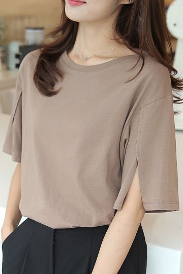 Sewing Blouses, Sleeves Designs For Dresses, Fashion Attire, Designs For Dresses, Work Attire, Basic Tee, Stylish Fashion, Blouse Styles, Basic Tees