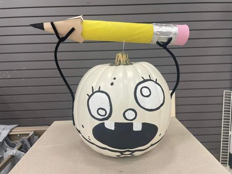 Doodle Pumpkin, Cute Painted Pumpkin Ideas, Pumpkin Decorating Diy, Halloween Pumpkin Crafts, Helloween Wallpaper, Creative Pumpkin Painting, Creative Pumpkin Decorating, Cute Pumpkin Carving, Character Pumpkins