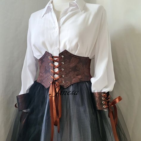 Corset Belt Plus Size, Corset Belt Outfit Casual, Waist Corset Outfit, Medival Outfits Women, Underbust Corset Outfit, Corset With Jeans, Corset Belt Outfit, Victorian Belt, Corset Styling