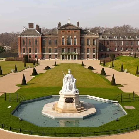 Inside Kensington Palace, Diana Queen, Palace London, Travel London, Kensington Gardens, Royal Residence, Kensington Palace, Family Days Out, Things To Do In London