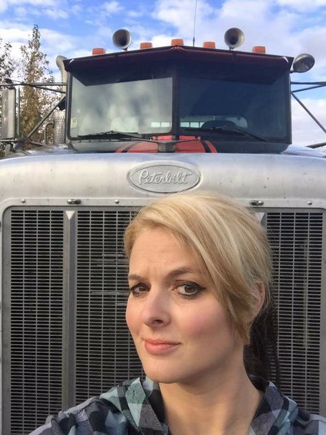 Lisa Kelly Ice road trucker Lisa Kelly Trucker, Kaley Cuoco Hair, Jennifer Aniston Videos, Women Truck Driver, Big Monster Trucks, Female Trucks, Lisa Kelly, Deni Denials, Girl Trucker