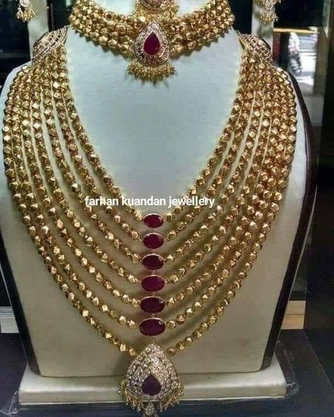 Golden Necklace Design, Pengantin India, Indian Wedding Jewelry Sets, Bridal Necklace Designs, Antique Necklaces Design, New Gold Jewellery Designs, Fancy Jewelry Necklace, Antique Jewellery Designs, Gold Bridal Jewellery Sets