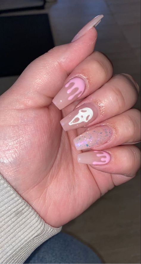 Pink Scream Nails, Halloween Scream Nails, Ghostface Nails, Scream Nails, Bday Nails, Horror Nails, Holloween Nails, Halloween Nails Easy, Queen Nails