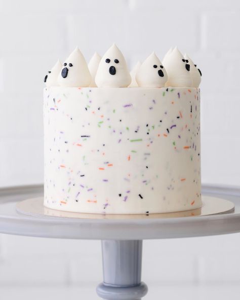 Spooky One First Birthday Party, First Boo Day Cake, Spooky First Birthday Cake, Spooky Two Birthday, Boo Im Two Birthday Cake, Boo Birthday Theme, Halloween Smash Cake 1st Birthdays, Spooky One Smash Cake, Spooky One Birthday Cake