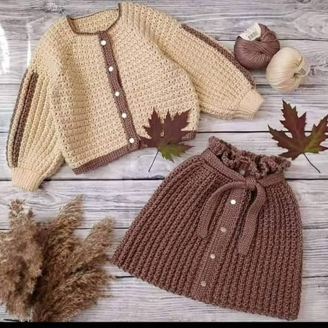 Knitted Baby Outfits, Crochet Baby Costumes, Girls Clothes Patterns, Baby Sweater Patterns, Mode Crochet, Baby Frocks Designs, Crochet Baby Dress, Crochet Baby Clothes