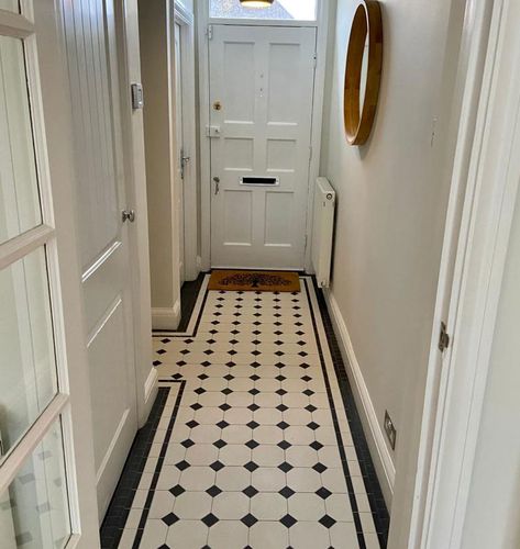 Mosaic Tiles Kitchen Floor, Victorian Kitchen Tiles Floors, Mosaic Hallway Floor, Entrance Flooring Ideas, Front Entry Tile, Contemporary Victorian Interiors, Tiled Hallway Floor, Victorian Entryway, Victorian Flooring