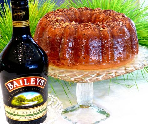 Baileys Irish Cream Cake, Irish Cream Cake, Baileys Cake, St Patricks Day Food, Baileys Irish, Rum Cake, Baileys Irish Cream, Dream Outfits, Bundt Cakes Recipes