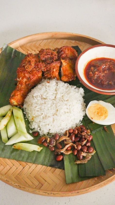 Ayam Goreng Berempah - The spiced fried chicken was fragrant, very tender, and not too oily. The meat was stained yellow by the turmeric, and strings of lemongrass were evident. Nasi Lemak Ayam Goreng, Nasi Lemak Ayam, Ayam Goreng Berempah, Birthday Drawings, Malay Food, Village Park, Park Restaurant, Nasi Lemak, Ayam Goreng