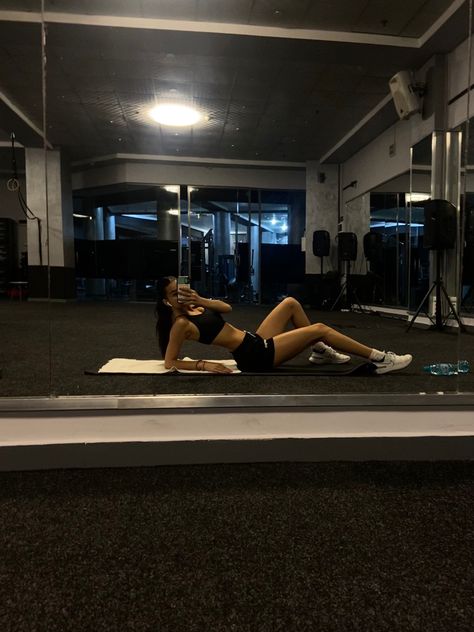 Gym aesthetic Gym Aethetic Girl, Clean Gym Girl Aesthetic, Cardio Girl Aesthetic, Gym Aethstetic Girl, Fit Brunette Girl, Healthy Gym Aesthetic, Gym Astetics Girl, That Girl Gym Aesthetic, Personal Trainer Aesthetic Girl