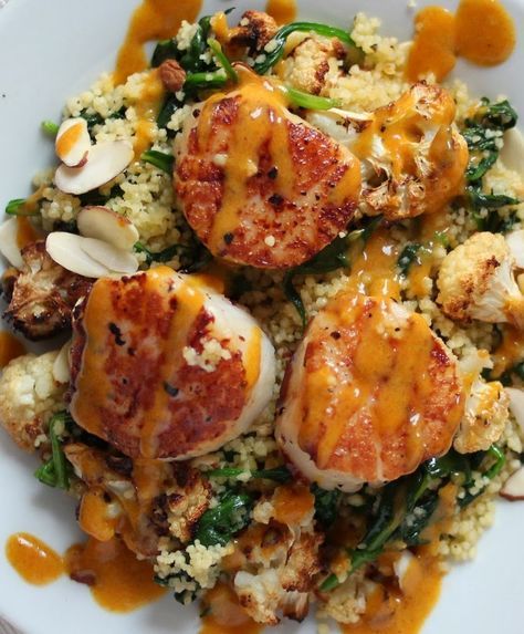 Spinach Couscous, Spinach Curry, Seared Scallops, Scallop Recipes, Vegetarian Entrees, Scallops Seared, Easy Dishes, Roasted Cauliflower, Fish Dishes