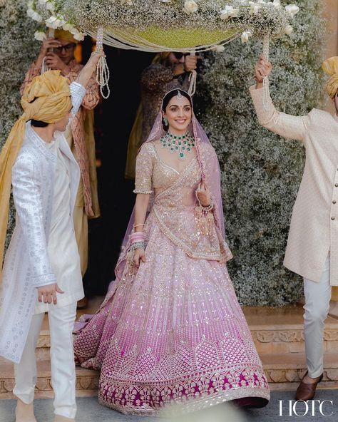 @kiaraaliaadvani looking absolutely gorgeous walking down the aisle to the love of her life @sidmalhotra 💫 We love her stunning lehenga in the hues of pink paired with contrasting emerald jewelry 😍 Pink Bridal Lehenga, Bride Entry, Pengantin India, Latest Bridal Lehenga, Indian Outfits Lehenga, Wedding Lehenga Designs, Bridal Lehenga Collection, Walk Down The Aisle, Indian Bridal Dress