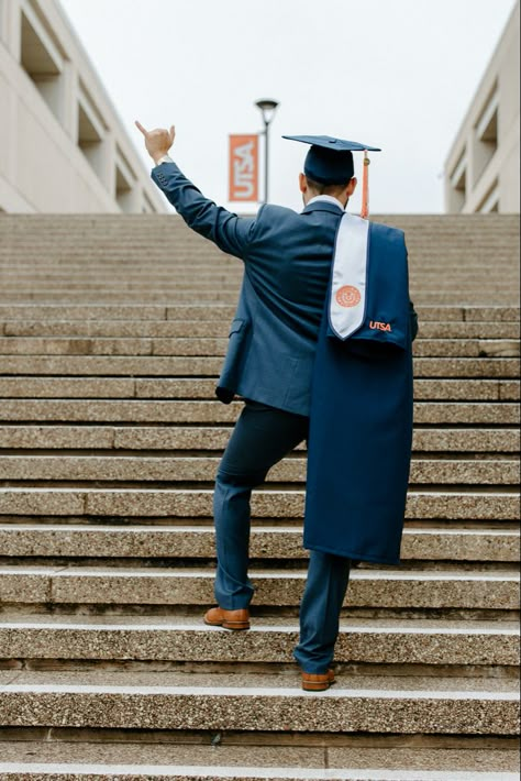 College Grad Guy Pics, College Athlete Graduation Pictures, Men Poses Graduation, Senior Picture Ideas For Guys Cap And Gown Graduation Photos, Graduation Men Photoshoot, College Graduation Photoshoot Ideas For Guys, Graduation Picture Ideas Guys, Graduation Shoot Ideas Men, College Senior Pictures Men