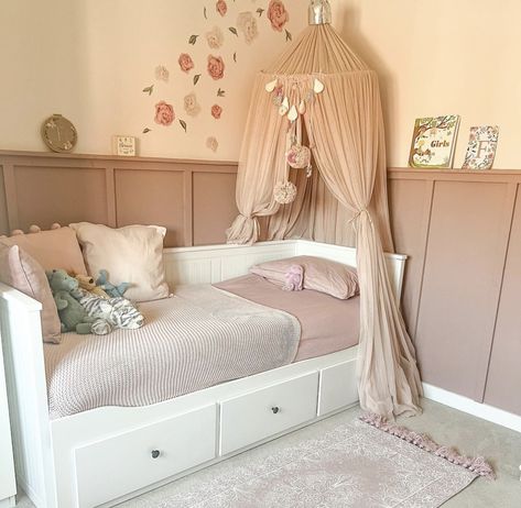 Ikea Daybed Room Ideas Girl, Girls Box Bedroom Ideas, Day Bed Kids Bedroom, Girls Day Bed Bedroom Ideas, Ikea Daybed Kids Room, Ikea Hemnes Daybed Girls Room, Ikea Hemnes Daybed Kids Room, Kids Box Room Ideas Bedrooms, Daybed Girls Room Ideas