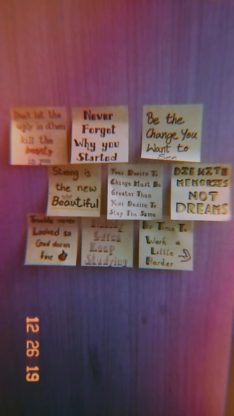 Wall Motivation Ideas Student, Sticky Notes Motivation Wall Study, Desk Motivation Wall, Study Motivation Wall Decor, Study Room Motivation Wall, Sticky Notes Quotes Motivation Study, Study Motivation Sticky Notes, Sticky Notes Motivation Wall, Sticky Notes Wall Decor