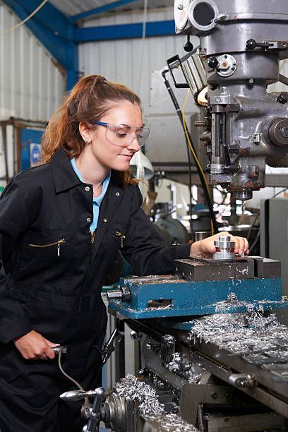 Engineer Girl, Female Engineer, Female Firefighter, Car Workshop, Career Vision Board, Future Career, I Have A Dream, Navy Seals, Mechanical Engineering