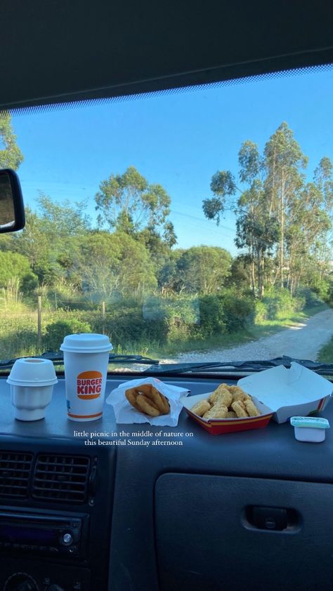 Picnic Aesthetic Instagram Story, Caption For Picnic With Friends, Good Food Instagram Story, Picnic Aesthetic Caption, Picnic Quotes Instagram, Picnic Story Instagram, Ig Story Inspiration, Picnic Instagram Story, Picnic Captions