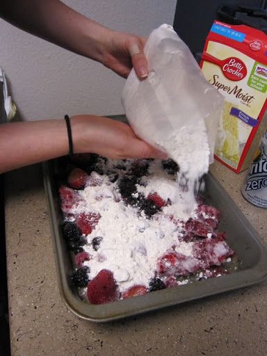 Try Frozen berries, dry cake mix, and 1 can of sprite. 350 for 35 min, yummy cobbler and it’s a weight watchers recipe! You'll just need Frozen Berries, Dry... Weight Watchers Cake, Cake Mix Cobbler, Berries Cake, Cake Mix And Soda, Berry Cobbler Recipes, Frozen Fruit Recipes, Dry Cake, Weight Watcher Desserts, Soda Cake