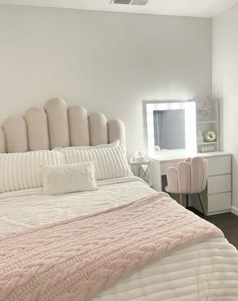 Minimalist Bedroom With Pops Of Color, White Room Decor, Dream Bedroom Inspiration, Classy Bedroom, White Bed, Room Redesign, Future Room, Makeover Bedroom, Redecorate Bedroom