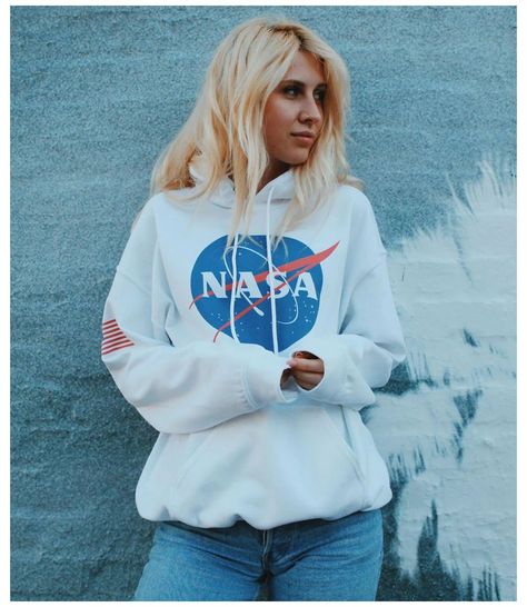 Nasa Sweatshirt, Nasa Clothes, Nasa Hoodie, Aesthetic Hoodies, Tokyo Street Fashion, Le Happy, Trendy Hoodies, Black Holes, Hoodie Outfit