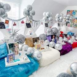 Taylor Swift Tent Sleepover, Taylor Swift Birthday Party Sleepover, Taylor Swift Teepee Party, Taylor Swift Tent Party, Taylor Swift Slumber Party Ideas, Taylor Swift Sleepover Tents, Taylor Swift Slumber Party, Taylor Swift Sleepover Ideas, Taylor Swift Inspired Birthday