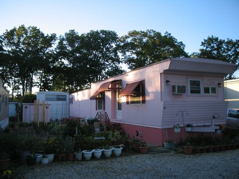 Single Wide Trailer, Trailer Park Trash, Pink Trailer, Single Wide Remodel, Single Wide Mobile Homes, Mobile Home Living, Mobile Home Parks, Single Wide, Trailer Home