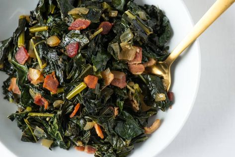 Kale With Bacon, Bacon Kale, Braised Kale, How To Cook Kale, Paleo Meal Plan, Bacon Recipe, Kale Recipes, Bacon Recipes, Greens Recipe