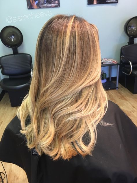 Sandy warm platinum honey blonde balayage highlights hair for spring // medium hair cut with long layers Hair For Spring, Honey Blonde Balayage, Color Melting Hair, Balayage Hair Blonde Medium, Mom Hair, Blonde Balayage Highlights, Blond Balayage, Straight Hair Cuts, Medium Layered Hair