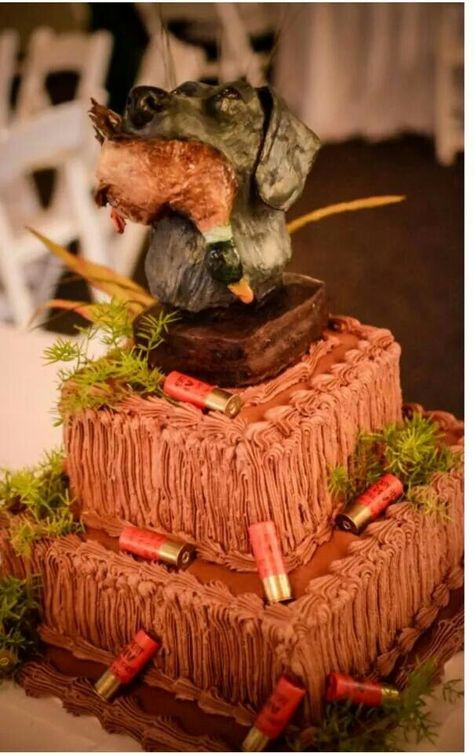 Gray Lab with duck Grooms cake ...edible cake topper Etsy.com/tamdal65 Groomsman Cake Hunting, Duck Hunting Grooms Cake, Duck Grooms Cake, Duck Hunting Cakes, Grooms Cake Hunting, Grooms Cake Ideas, Grooms Cake Tables, Groomsman Cake, Grooms Table